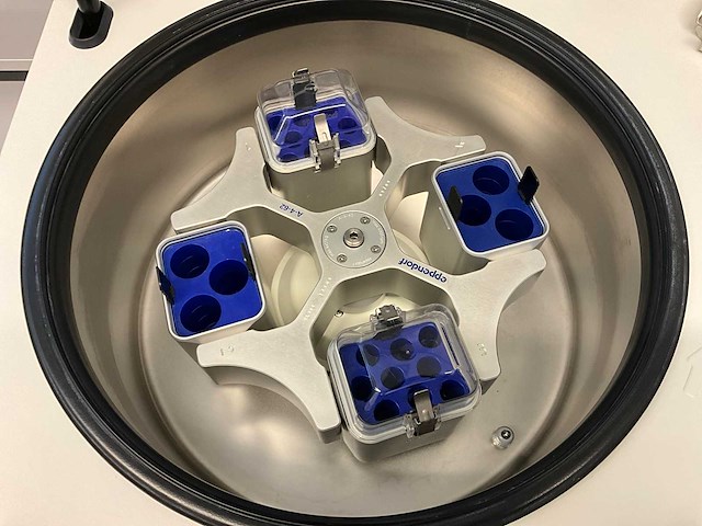 Eppendorf 5810 r high speed refrigerated laboratory centrifuge - afbeelding 2 van  4