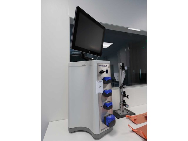 Eppendorf bioflow 320 bioreactor regelsysteem - afbeelding 3 van  5