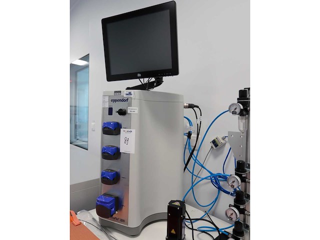 Eppendorf bioflow 320 bioreactor regelsysteem - afbeelding 4 van  10