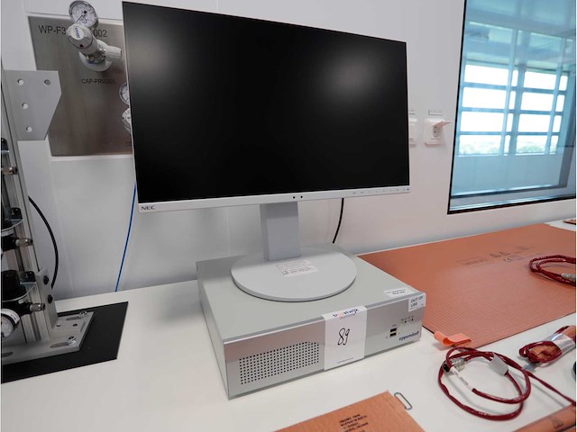 Eppendorf bioflow 320 bioreactor regelsysteem - afbeelding 6 van  10