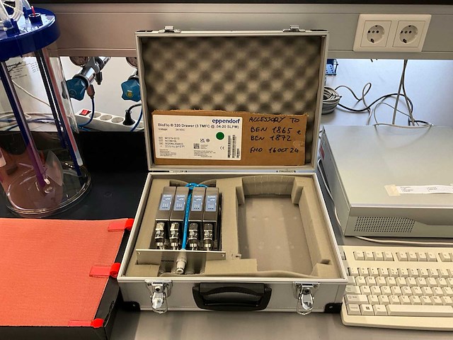 Eppendorf bioflow 320 bioreactor regelsysteem - afbeelding 10 van  13