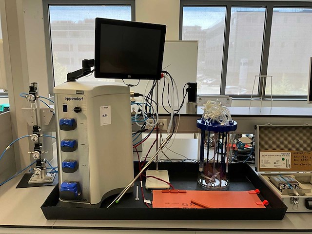 Eppendorf bioflow 320 bioreactor regelsysteem - afbeelding 2 van  13
