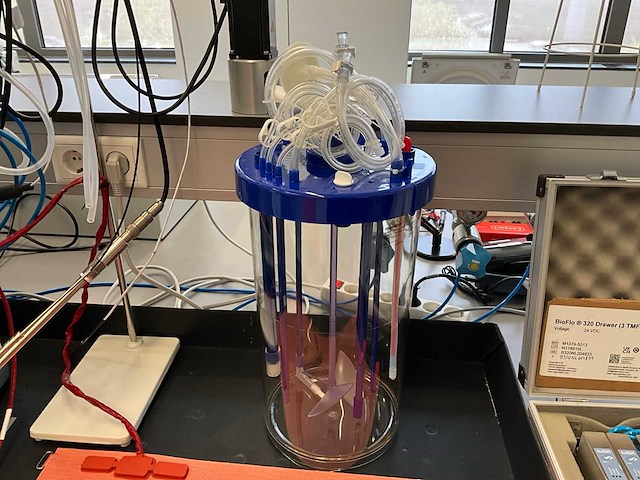 Eppendorf bioflow 320 bioreactor regelsysteem - afbeelding 6 van  13