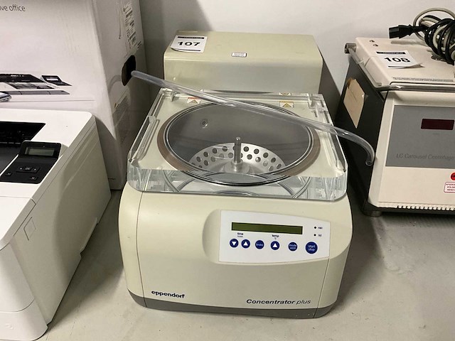 Eppendorf concentrator plus vacuüm centrifuge - afbeelding 1 van  4