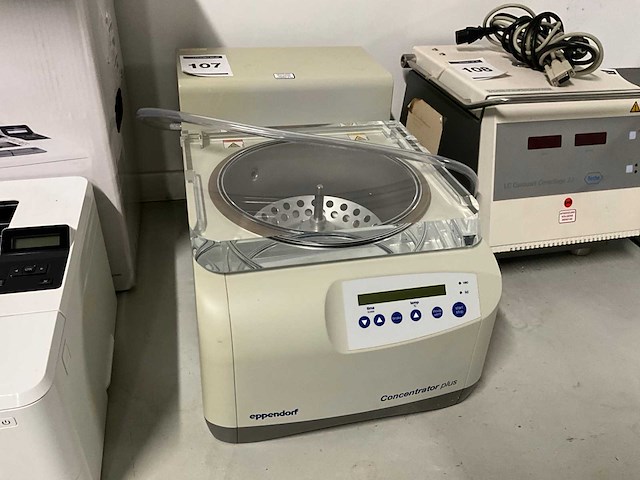 Eppendorf concentrator plus vacuüm centrifuge - afbeelding 2 van  4
