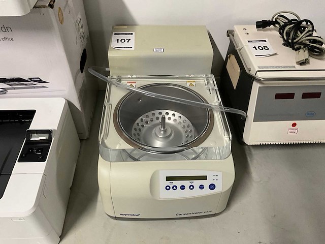 Eppendorf concentrator plus vacuüm centrifuge - afbeelding 3 van  4