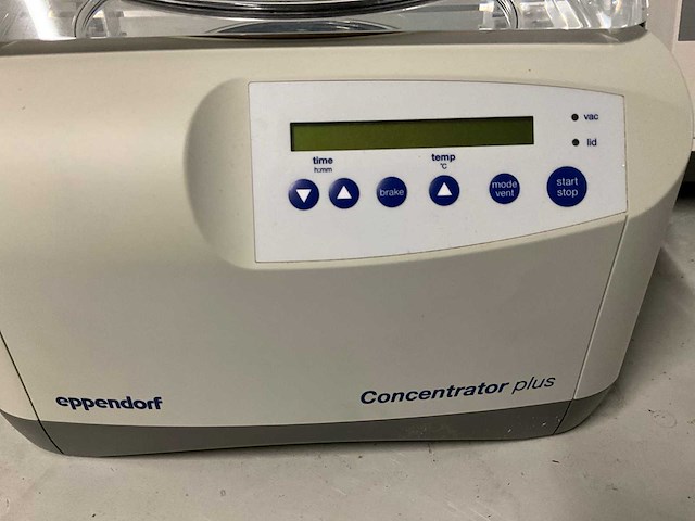 Eppendorf concentrator plus vacuüm centrifuge - afbeelding 4 van  4