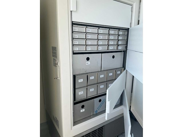 Eppendorf cryocube f570-86 ultra-lage temperatuur laboratoriumvriezer - afbeelding 7 van  8