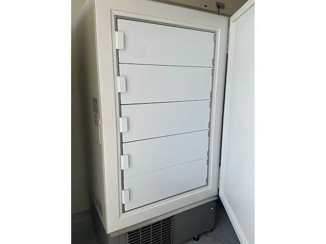 Eppendorf cryocube f570-86 ultra-lage temperatuur laboratoriumvriezer - afbeelding 6 van  8