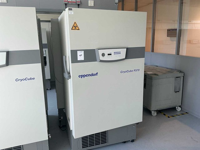 Eppendorf cryocube f570 ultra-lage temperatuur laboratoriumvriezer - afbeelding 1 van  8