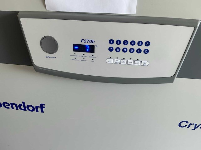 Eppendorf cryocube f570h-86 ultra-lage temperatuur laboratoriumvriezer - afbeelding 3 van  5