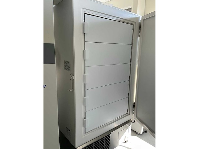 Eppendorf cryocube f570h ultra-lage temperatuur laboratoriumvriezer (2x) - afbeelding 3 van  12