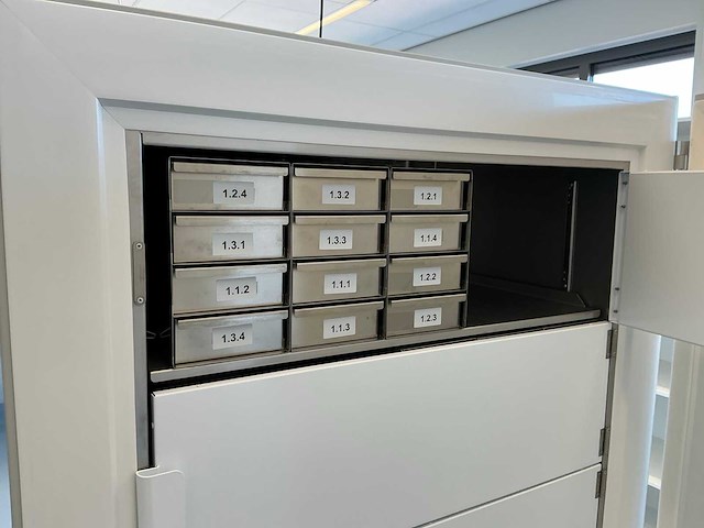 Eppendorf cryocube f570h ultra-lage temperatuur laboratoriumvriezer - afbeelding 7 van  9