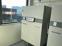 Eppendorf cryocube f570h ultra-lage temperatuur laboratoriumvriezer - afbeelding 1 van  7