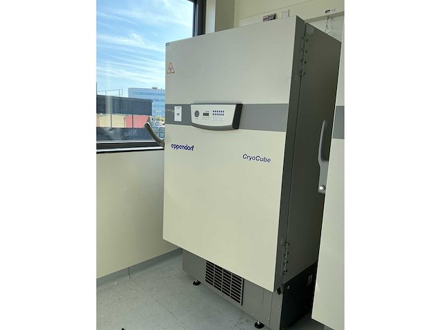Eppendorf cryocube f570h ultra-lage temperatuur laboratoriumvriezer - afbeelding 2 van  7