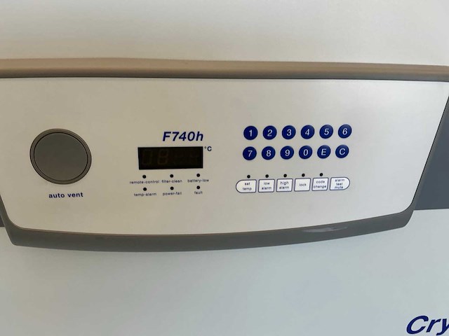 Eppendorf cryocube f740h ultra-lage temperatuur laboratoriumvriezer - afbeelding 3 van  7