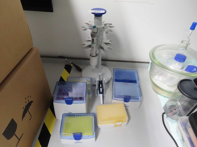 Eppendorf / gilson - pipet (2x) - afbeelding 5 van  5