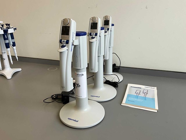 Eppendorf multipette e3 repeaterpipet (3x) - afbeelding 1 van  5