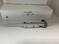 Eppendorf research plus pipet (3x)