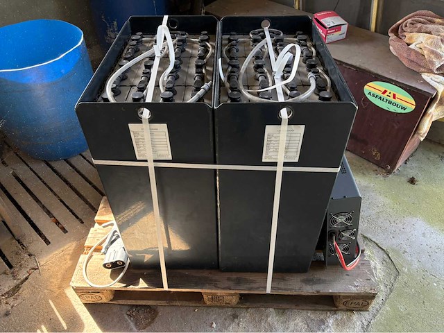 Eps 48 volt pzs 620ah accu met acculader tractiebatterij / heftruckbatterij - afbeelding 12 van  17