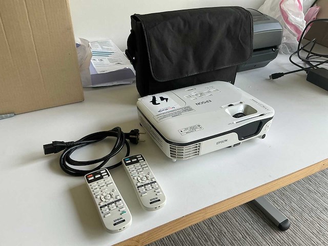 Epson eb-x12 lcd projector - afbeelding 7 van  7