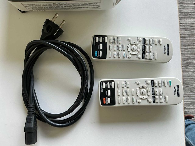 Epson eb-x12 lcd projector - afbeelding 3 van  7