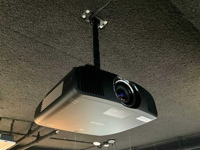 Epson eh-ls1200b 4k uhd 2200 lumen hdr10+ beamer - afbeelding 2 van  7