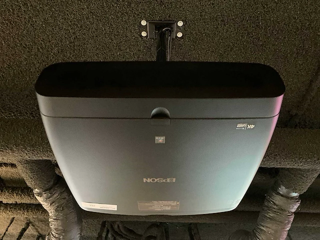 Epson eh-ls1200b 4k uhd 2200 lumen hdr10+ beamer - afbeelding 4 van  7