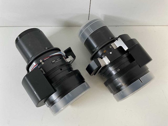 Epson (elplm15) professional middle-throw zoom lens (2x) - afbeelding 2 van  7