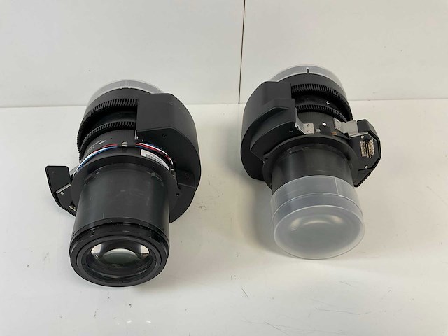Epson (elplm15) professional middle-throw zoom lens (2x) - afbeelding 4 van  7