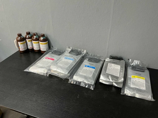 Epson / mimaki inkt zakken en flessen - afbeelding 1 van  9
