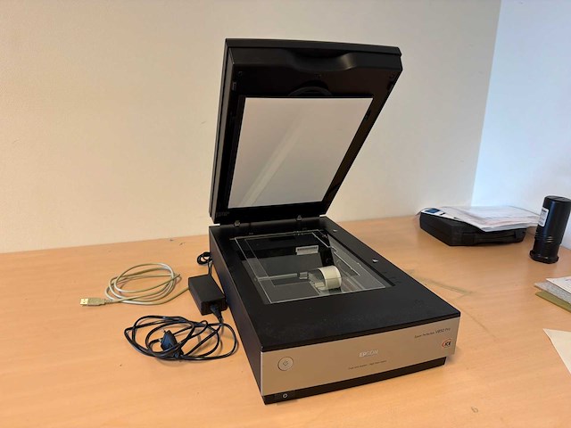 Epson perfection v850 pro professionele flatbed filmscanner - afbeelding 2 van  5