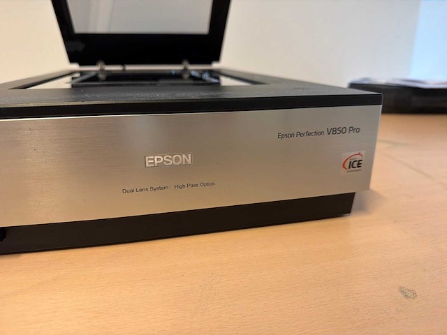 Epson perfection v850 pro professionele flatbed filmscanner - afbeelding 4 van  5