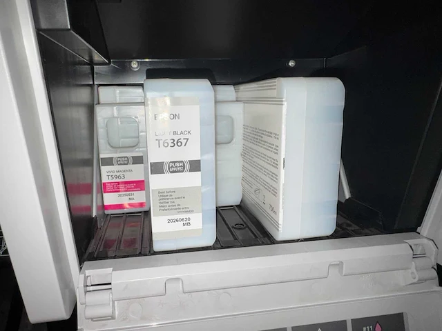Epson stylus pro 9900 professionele 44” grootformaat fotoprinter - afbeelding 6 van  6