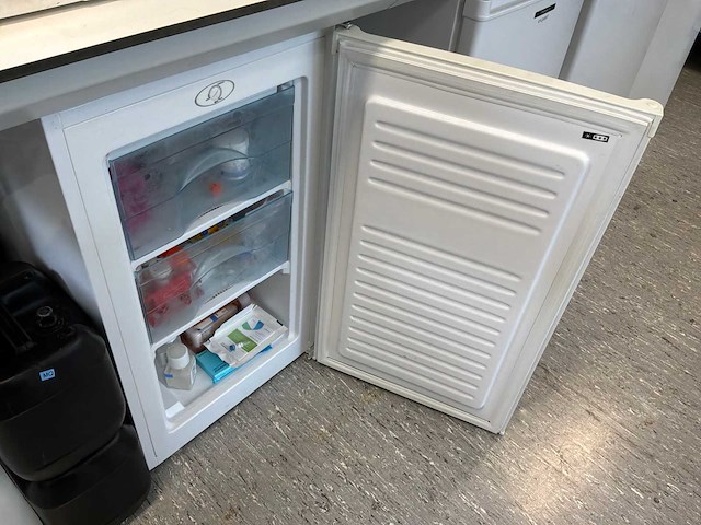 Equisit/bosch laboratorium vriezer/koelkast (3x) - afbeelding 3 van  5