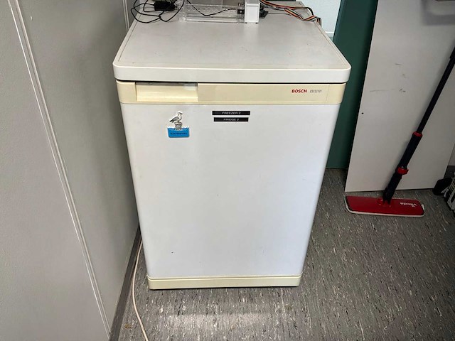 Equisit/bosch laboratorium vriezer/koelkast (3x) - afbeelding 2 van  2