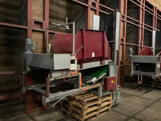 Erc machinery - kistenvuller - 2011 - afbeelding 1 van  8