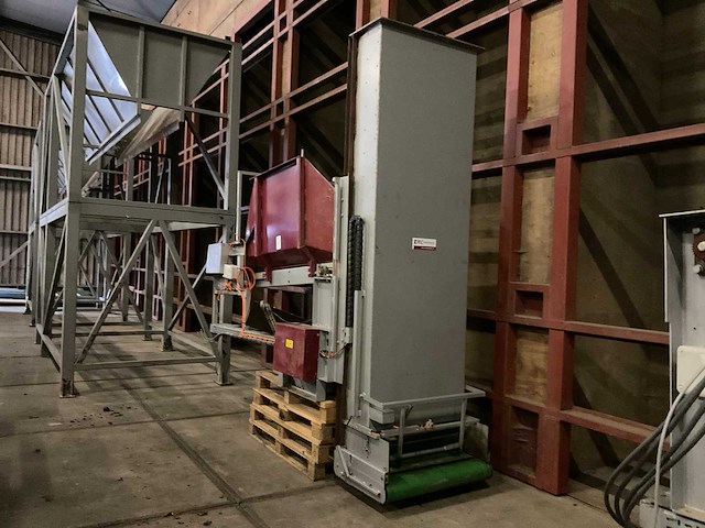 Erc machinery - kistenvuller - 2011 - afbeelding 2 van  8