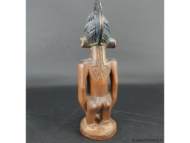 Ere ibeji door het yoruba-volk in nigeria in hout gesneden. - afbeelding 3 van  5