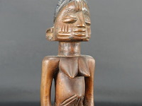 Ere ibeji door het yoruba-volk in nigeria in hout gesneden. - afbeelding 4 van  5