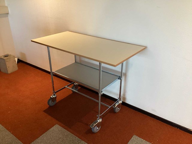 Ergobjorn serveerwagen - afbeelding 2 van  4