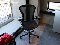 Ergonomische bureaustoel herman miller model aeron medium. let op onderdeel combinatiekavel c171. onderdeel van combinatiekavel combinatiekavel van 11 ergonomische bureaustoelen herman miller model aeron medium. kavels c005 en c161 t/m c170