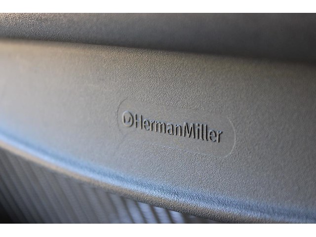 Ergonomische bureaustoel herman miller model aeron medium. let op onderdeel combinatiekavel c171. onderdeel van combinatiekavel combinatiekavel van 11 ergonomische bureaustoelen herman miller model aeron medium. kavels c005 en c161 t/m c170 - afbeelding 6 van  6