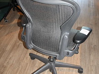 Ergonomische bureaustoel herman miller model aeron medium. let op onderdeel van combinatiekavel c171. onderdeel van combinatiekavel combinatiekavel van 11 ergonomische bureaustoelen herman miller model aeron medium. kavels c005 en c161 t/m c170 - afbeelding 3 van  3