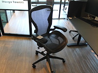 Ergonomische bureaustoel herman miller model aeron medium. let op onderdeel van combinatiekavel c171. onderdeel van combinatiekavel combinatiekavel van 11 ergonomische bureaustoelen herman miller model aeron medium. kavels c005 en c161 t/m c170 - afbeelding 1 van  3