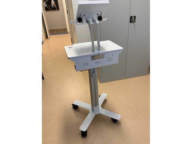Ergotron dynamic ergonomische tablet wagen - afbeelding 4 van  5