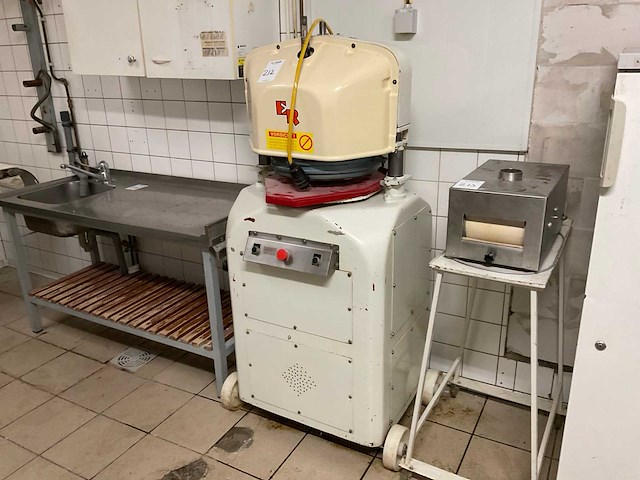 Erika rekord deegverdeel- opbolmachine - afbeelding 1 van  5
