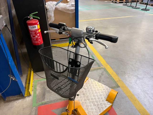 Erler colly 1 elektrische 3-wiel transportstep met laadplateau, mand en lader - afbeelding 2 van  5