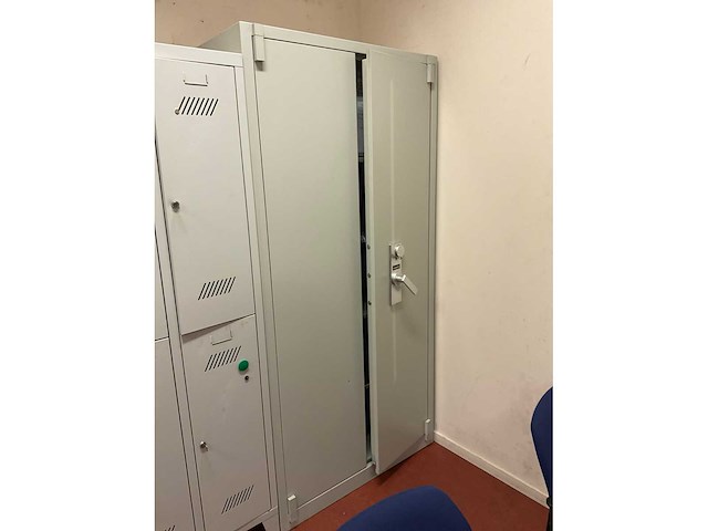 Eromes inhoud kantoor - afbeelding 11 van  17