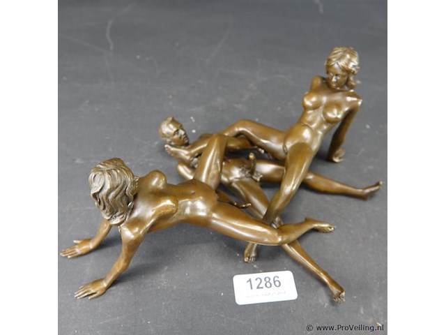 Erotisch bronzen driedelige sculptuur - afbeelding 2 van  5